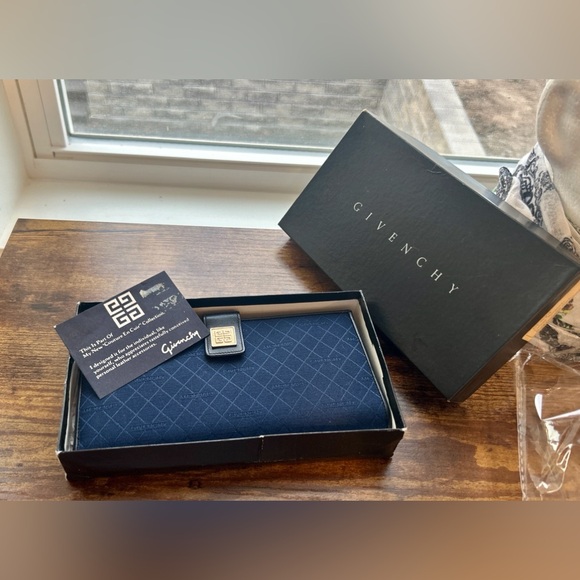 Givenchy Wallet NIB Kisslock Wallet - Picture 10 of 16